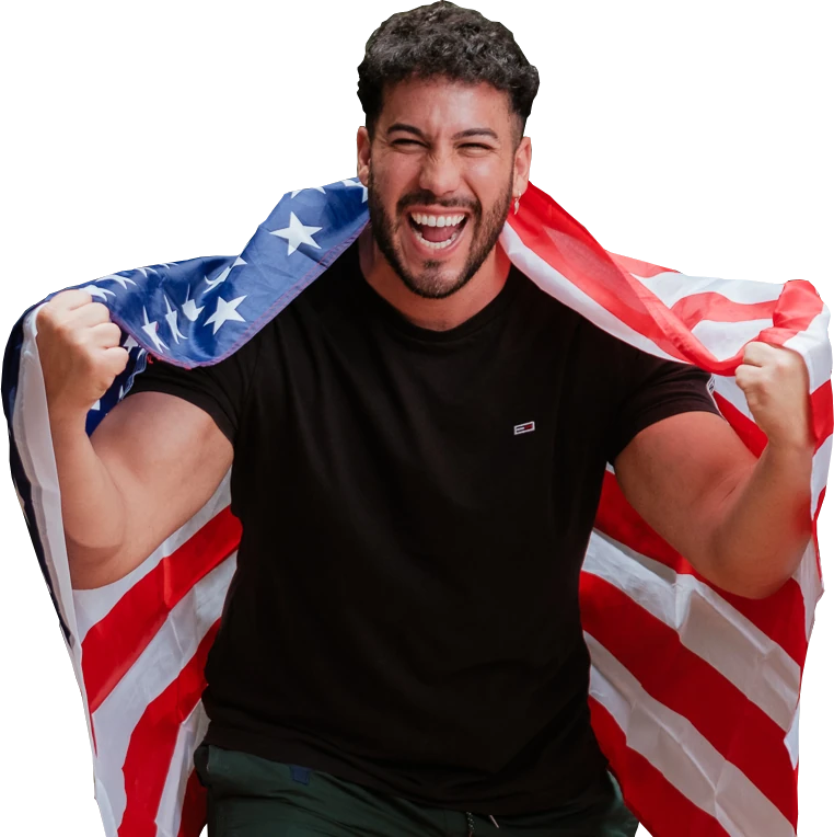 Mario Montes celebrando con la bandera de Estados Unidos